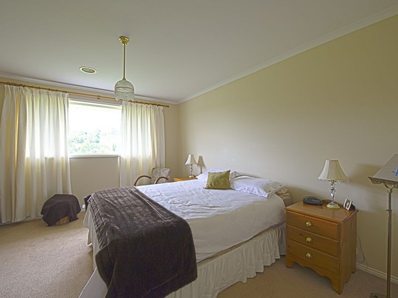 92 Crawley Road, Narre Warren North VIC 3804