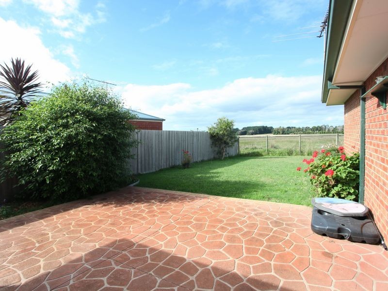 44 Hartsmere Drive, Berwick VIC 3806