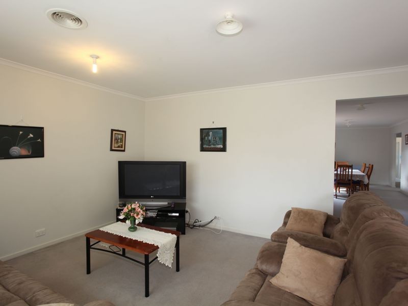 44 Hartsmere Drive, Berwick VIC 3806