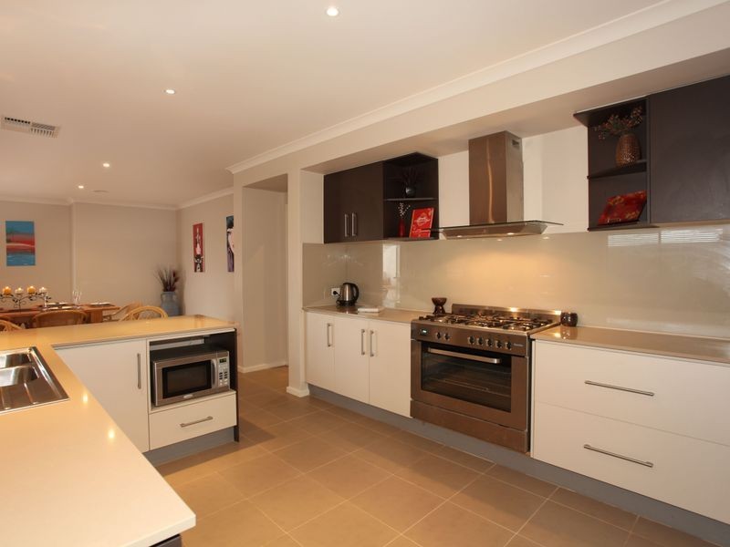 7 Limousin Court, Berwick VIC 3806