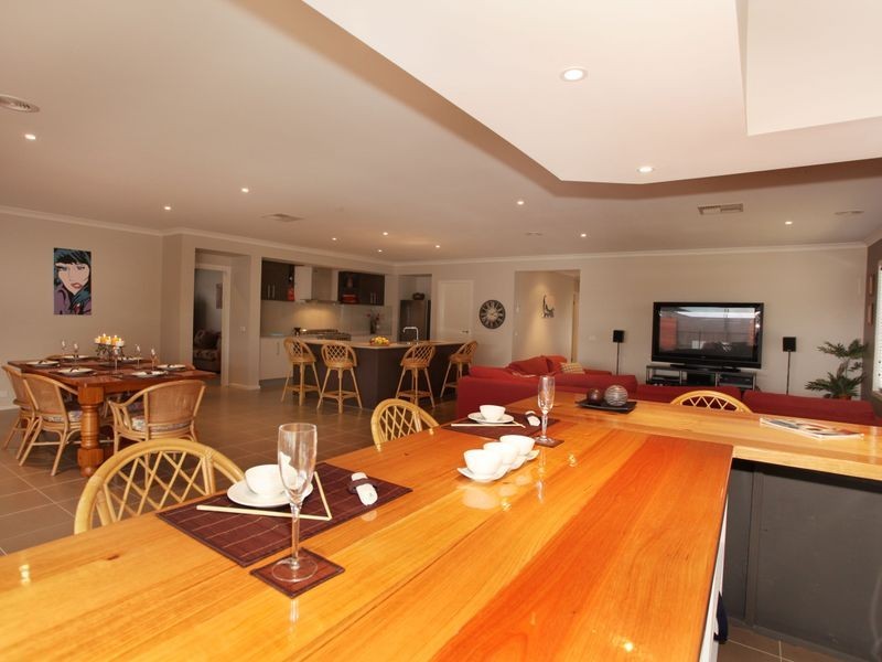 7 Limousin Court, Berwick VIC 3806