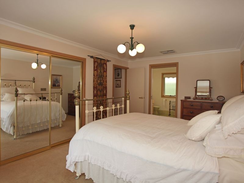 50-51 Malanie Close, Narre Warren North VIC 3804