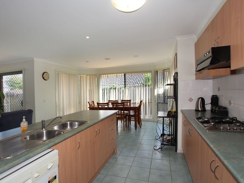 11 Marina Court, Berwick VIC 3806