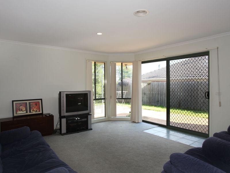 11 Marina Court, Berwick VIC 3806