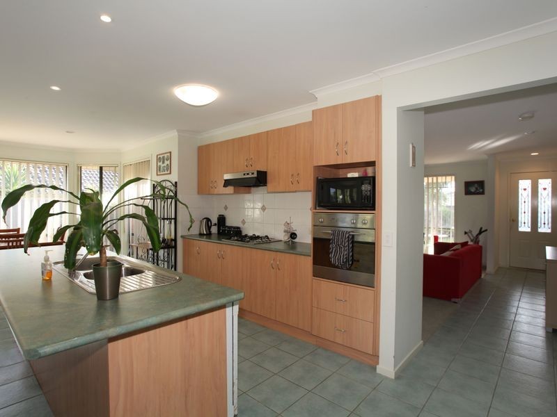 11 Marina Court, Berwick VIC 3806