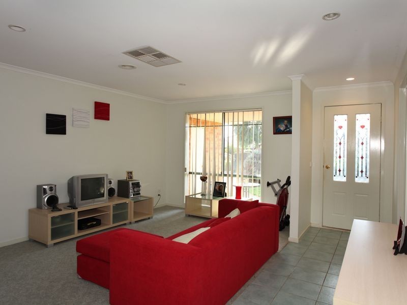 11 Marina Court, Berwick VIC 3806