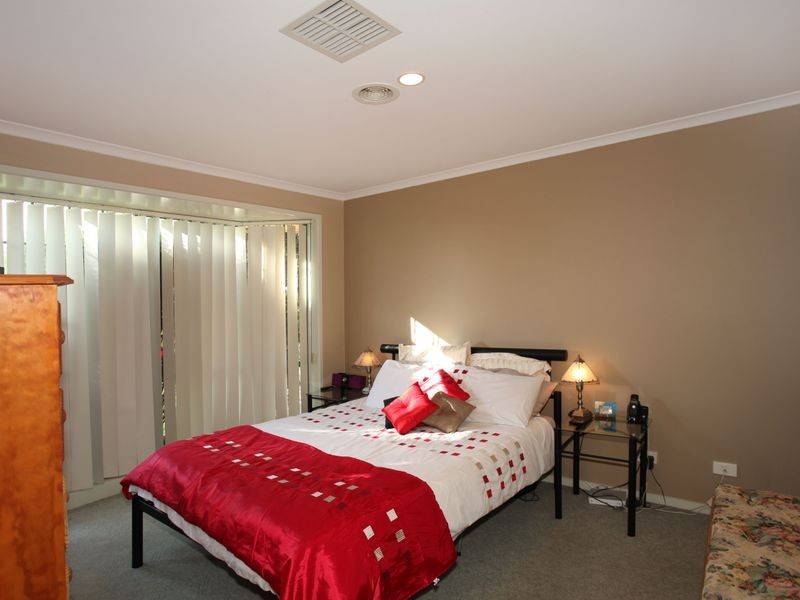 11 Marina Court, Berwick VIC 3806