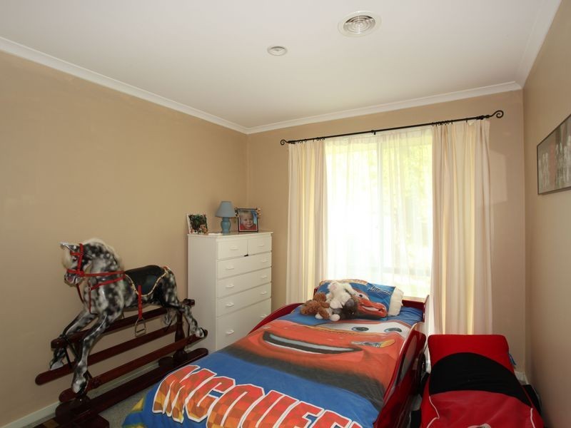 11 Marina Court, Berwick VIC 3806