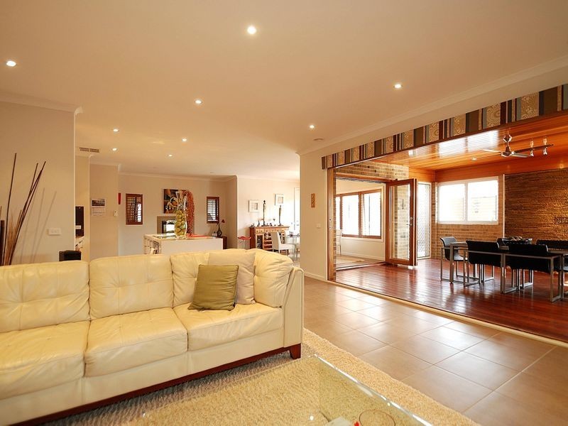 10 Don Collins Way, Berwick VIC 3806