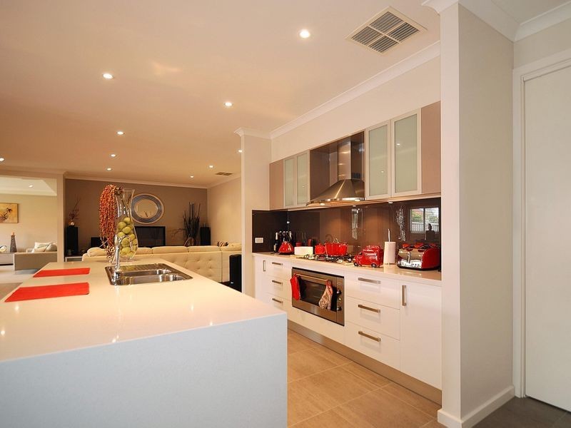 10 Don Collins Way, Berwick VIC 3806