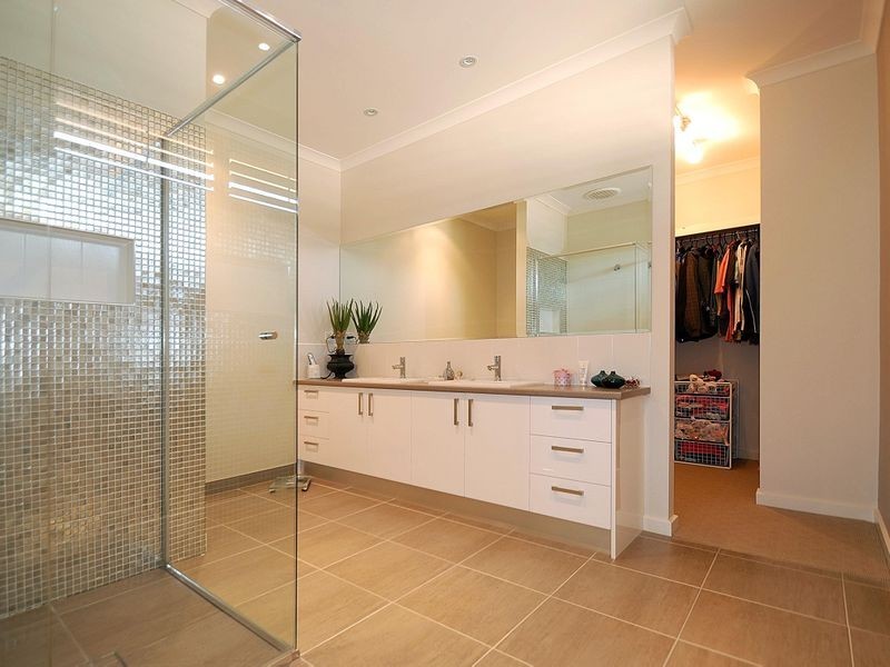 10 Don Collins Way, Berwick VIC 3806