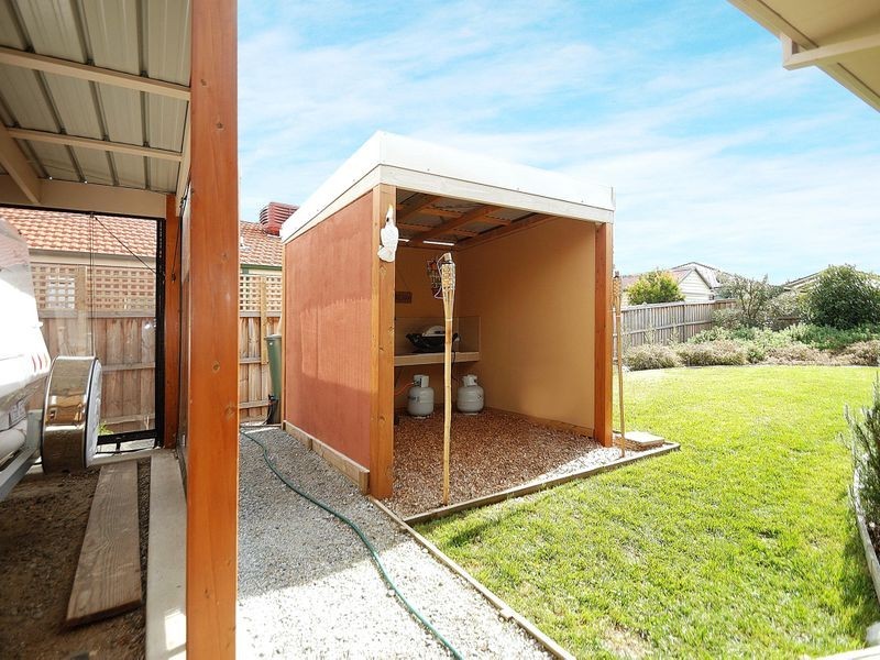 10 Don Collins Way, Berwick VIC 3806