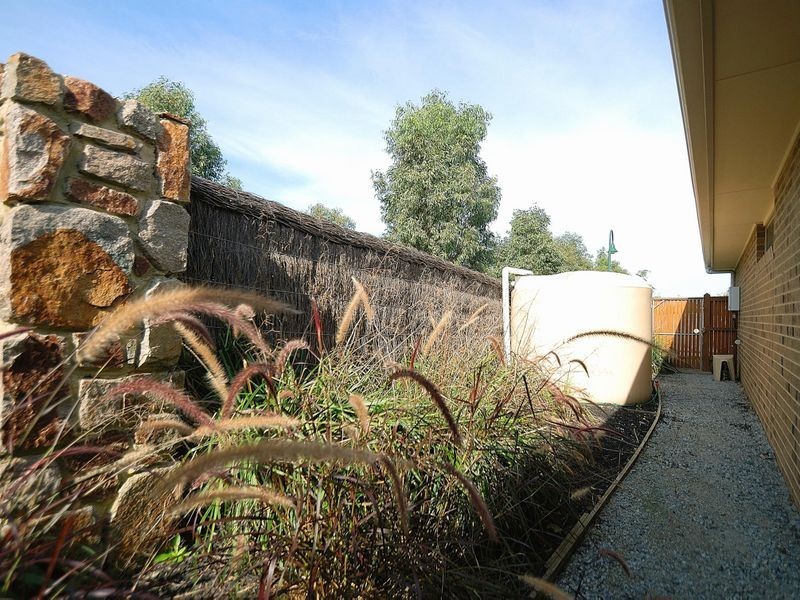 10 Don Collins Way, Berwick VIC 3806