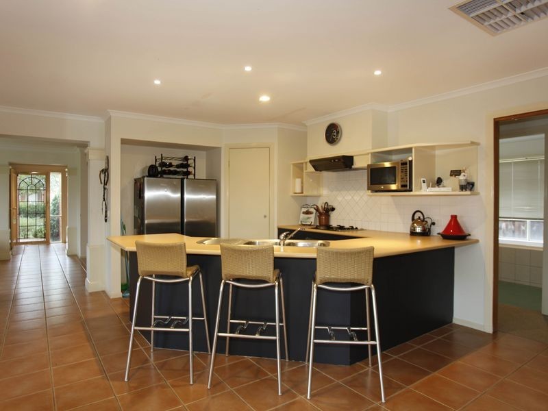 4 Fieldstone Boulevard, Beaconsfield VIC 3807
