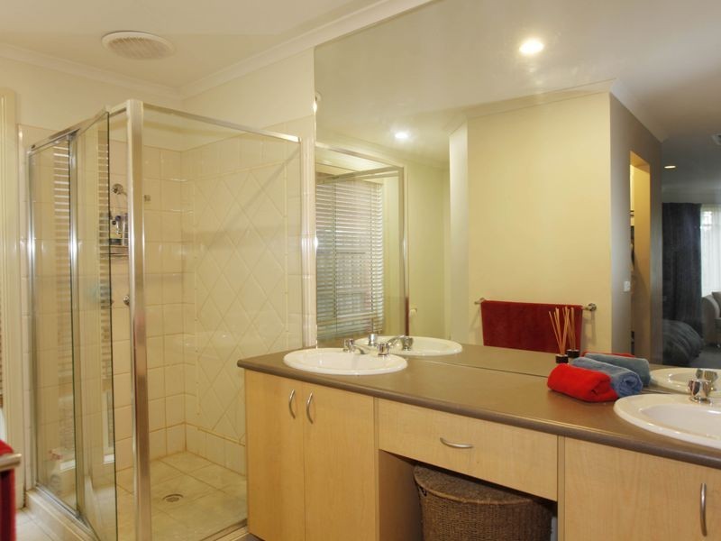 4 Fieldstone Boulevard, Beaconsfield VIC 3807