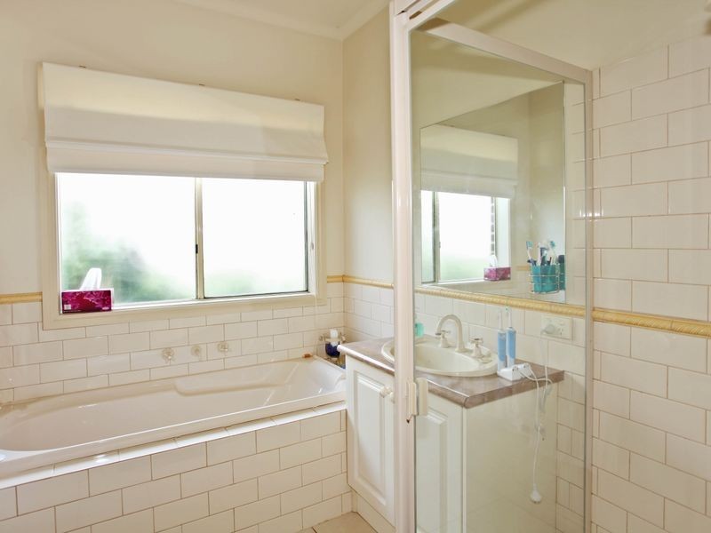 43 Grange Circuit, Beaconsfield VIC 3807