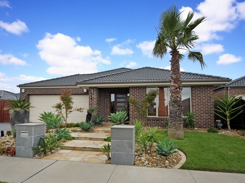 16 Wild Scotchman Way, Clyde North VIC 3978