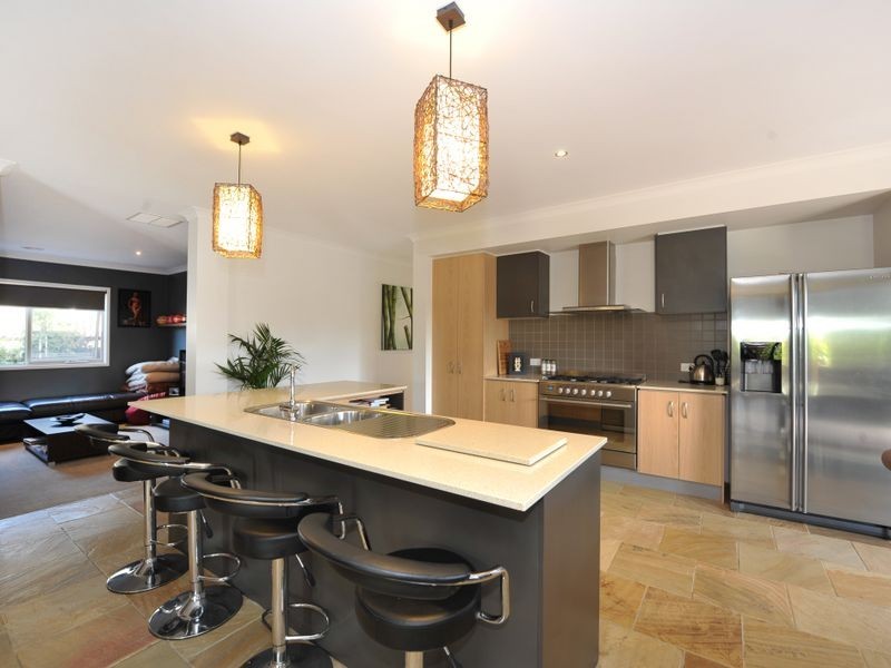 16 Wild Scotchman Way, Clyde North VIC 3978