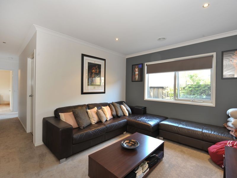 16 Wild Scotchman Way, Clyde North VIC 3978