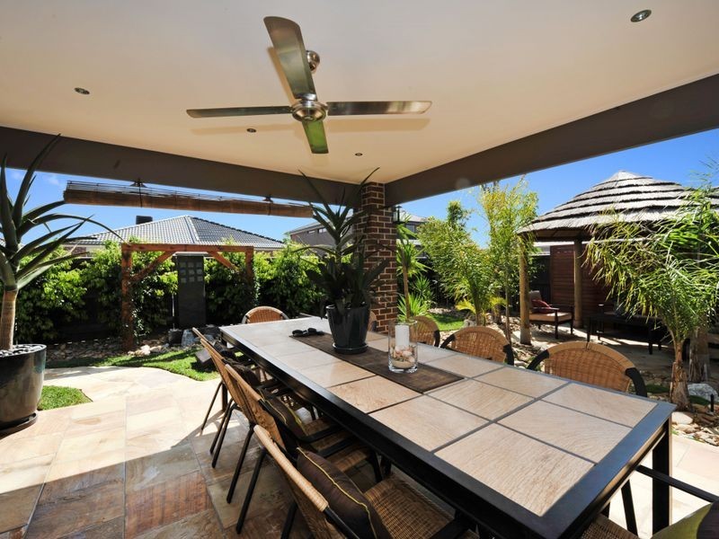 16 Wild Scotchman Way, Clyde North VIC 3978