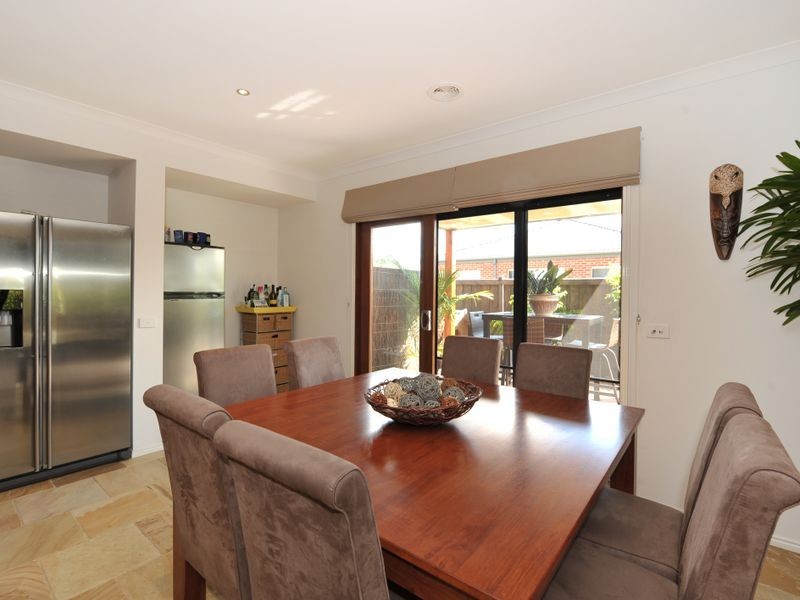 16 Wild Scotchman Way, Clyde North VIC 3978