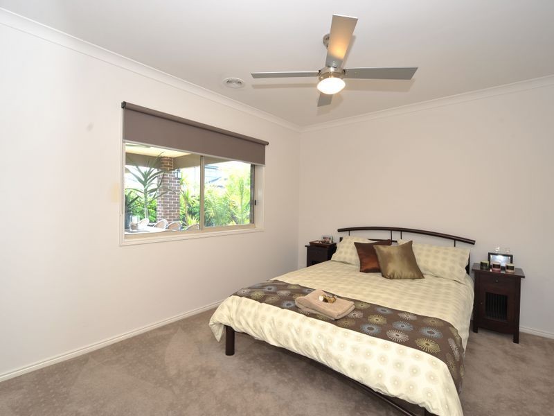 16 Wild Scotchman Way, Clyde North VIC 3978
