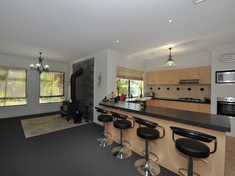 35 Janet Bowman Boulevard, Beaconsfield VIC 3807