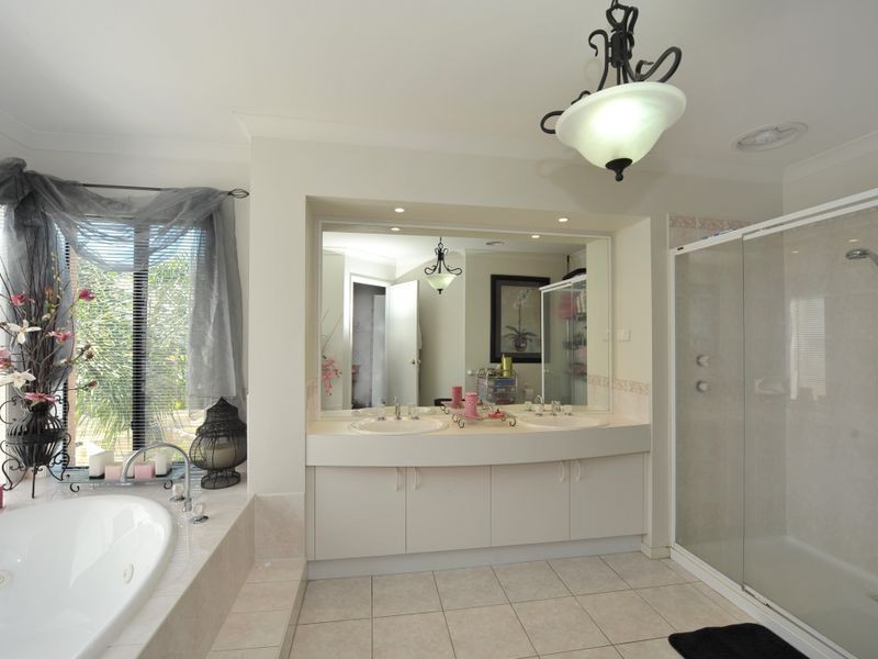 35 Janet Bowman Boulevard, Beaconsfield VIC 3807