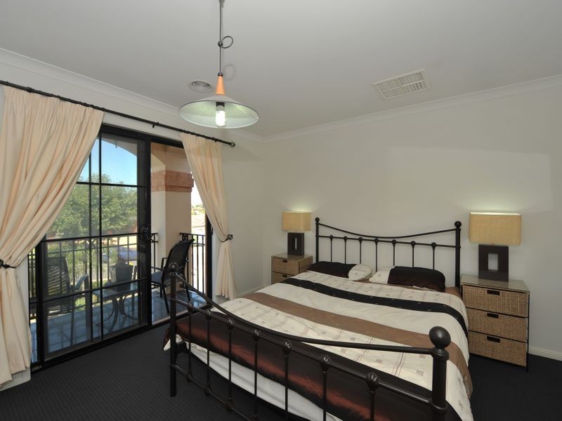 35 Janet Bowman Boulevard, Beaconsfield VIC 3807