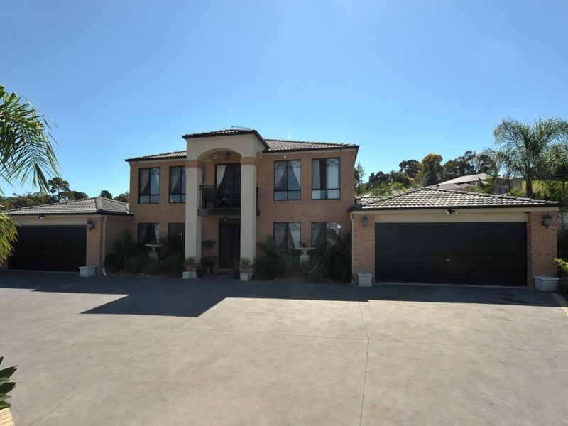 35 Janet Bowman Boulevard, Beaconsfield VIC 3807