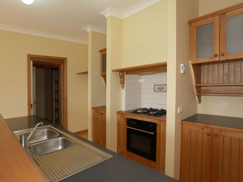 8 Eastern Park Square, Narre Warren South VIC 3805