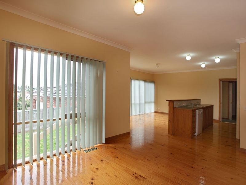 8 Eastern Park Square, Narre Warren South VIC 3805