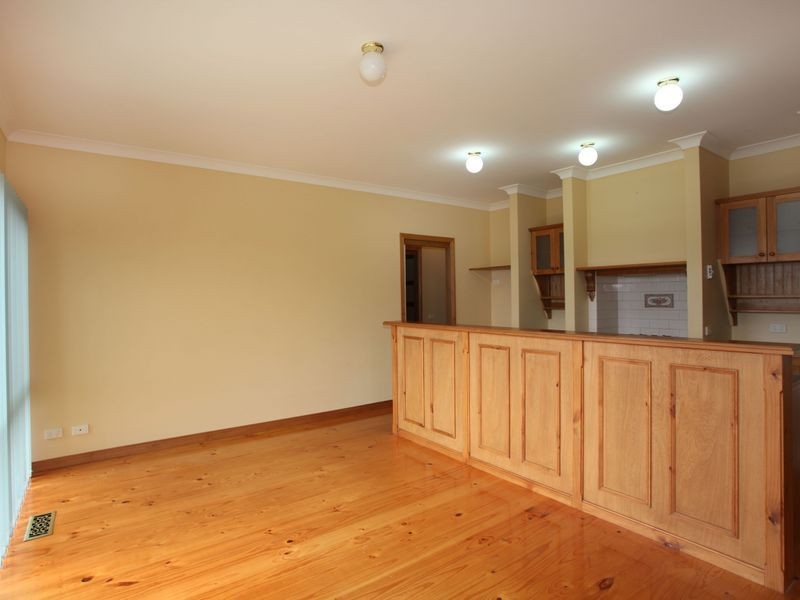 8 Eastern Park Square, Narre Warren South VIC 3805