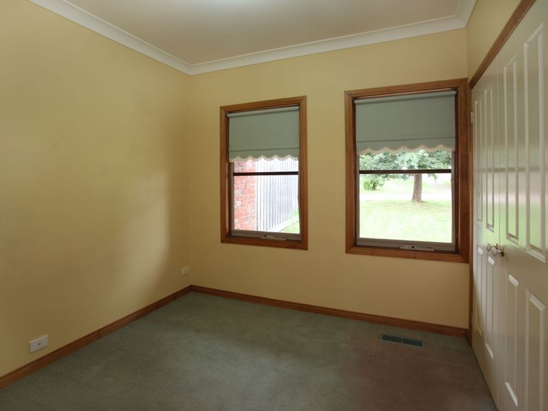 8 Eastern Park Square, Narre Warren South VIC 3805