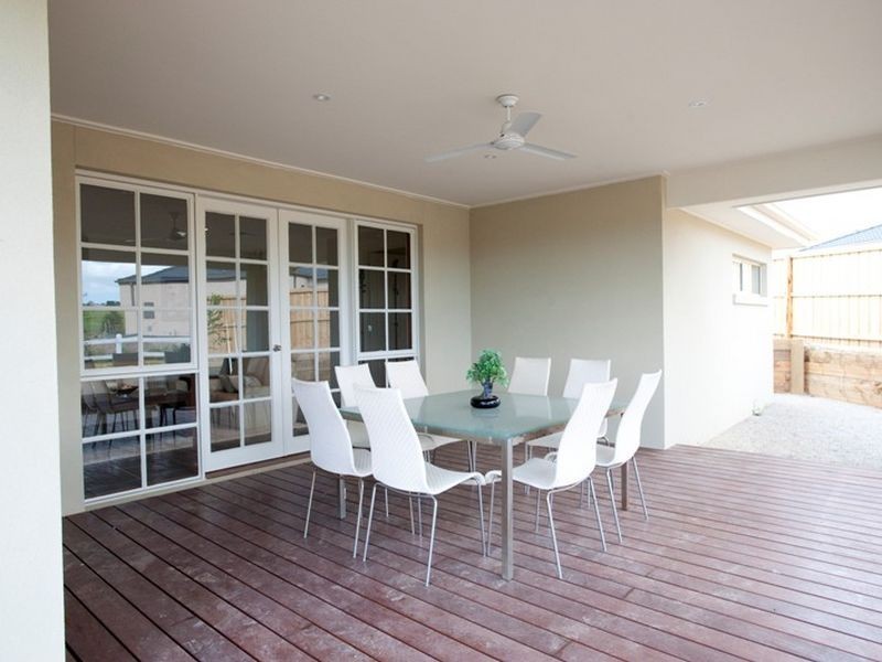 3 Oakview Boulevard, Narre Warren North VIC 3804