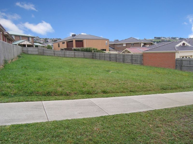 35 Lorikeet Drive, Berwick VIC 3806