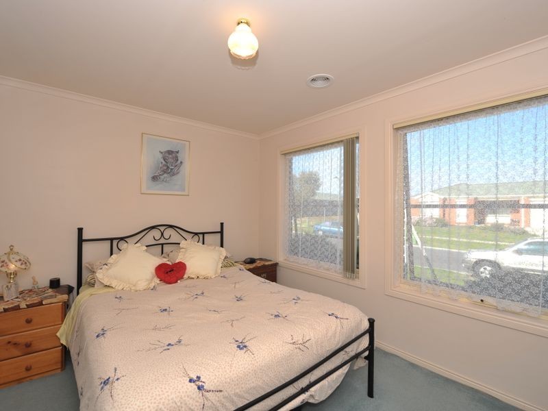 6 Breamlea Way, Cranbourne VIC 3977