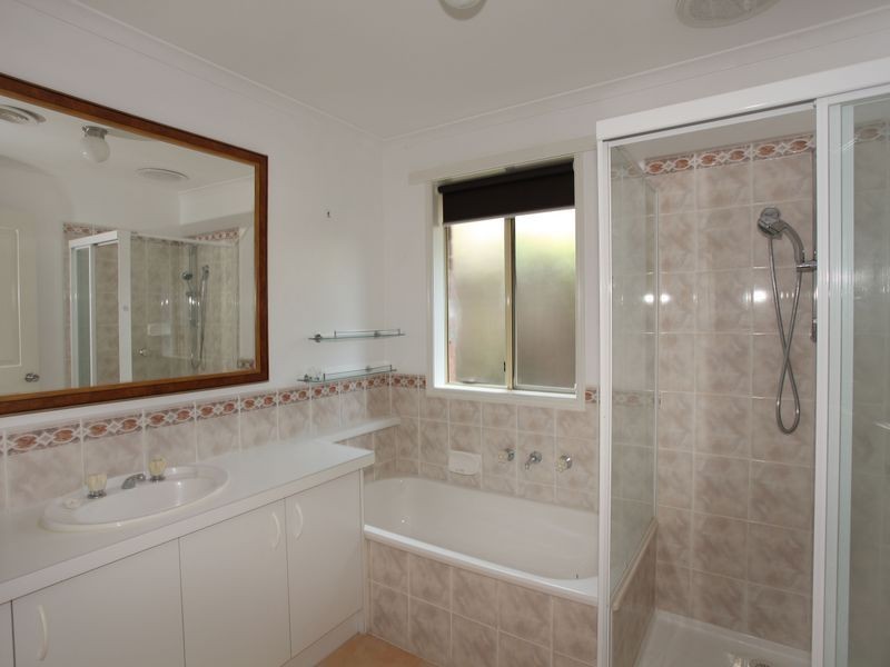 18 Shaftsbury Avenue, Berwick VIC 3806