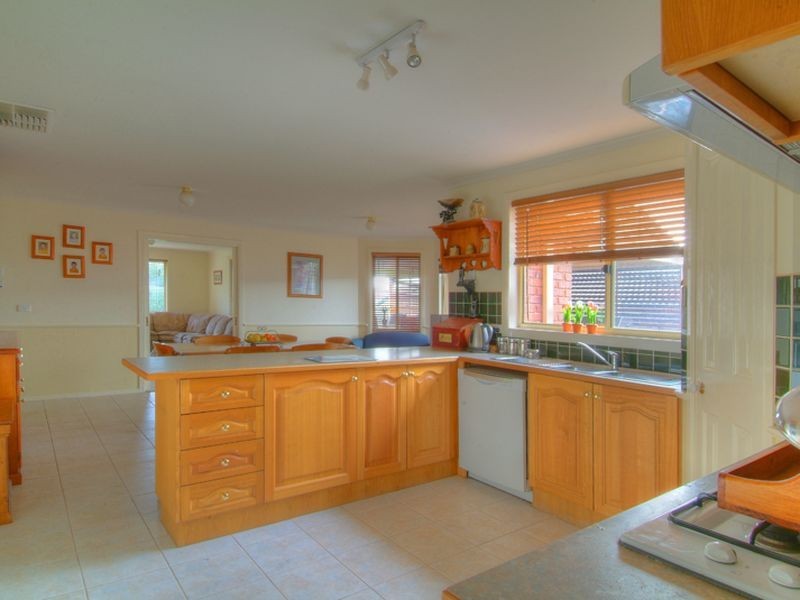 7 Barton Mews, Berwick VIC 3806