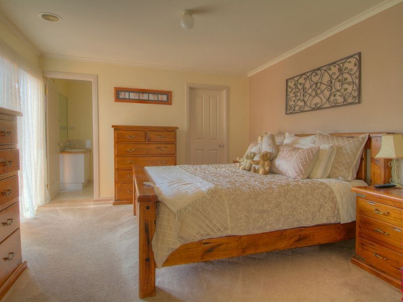 7 Barton Mews, Berwick VIC 3806