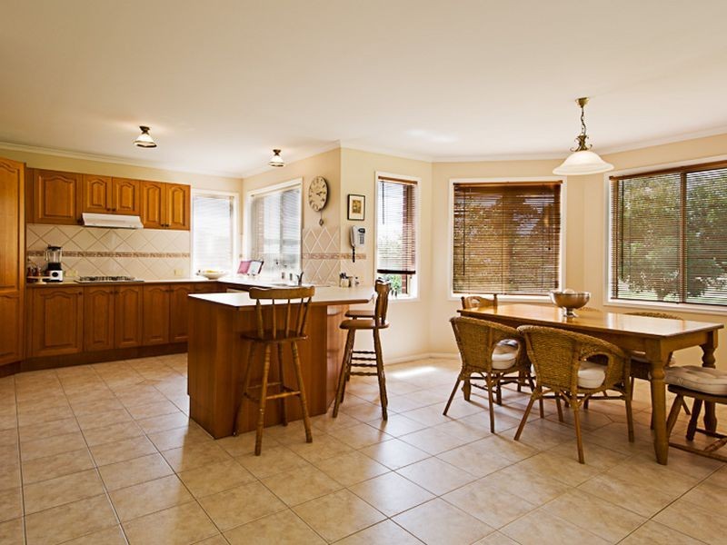 92 Crawley Road, Narre Warren North VIC 3804