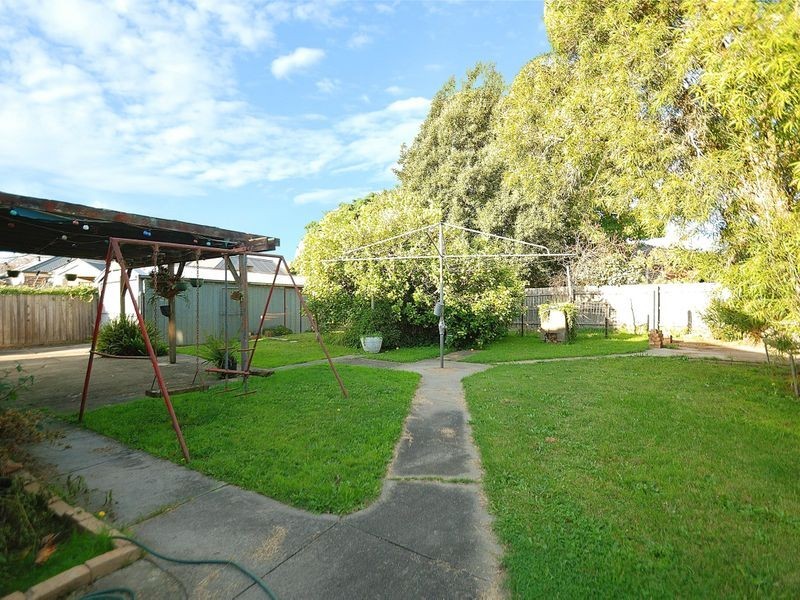 17 Evan Street, Berwick VIC 3806
