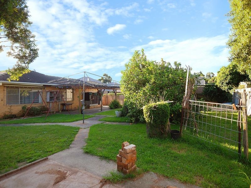 17 Evan Street, Berwick VIC 3806