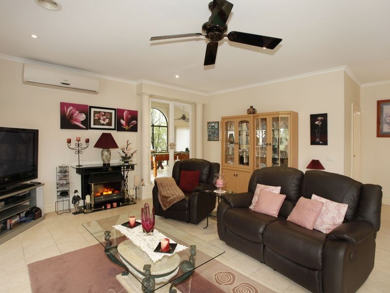 19 The Esplanade, Narre Warren South VIC 3805