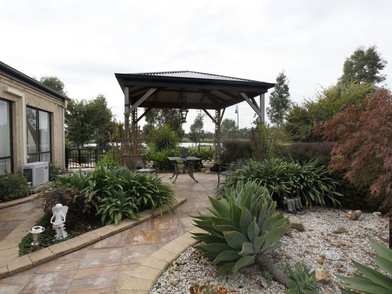 19 The Esplanade, Narre Warren South VIC 3805