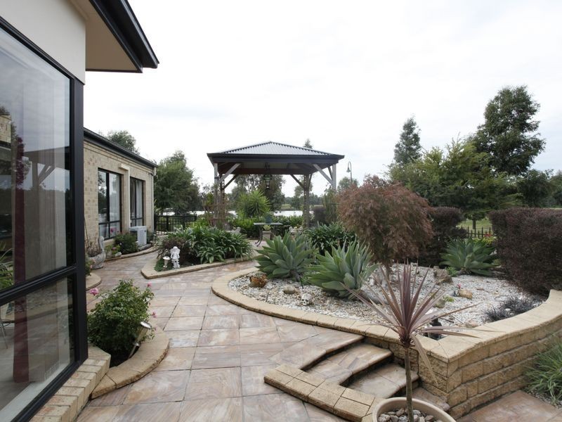 19 The Esplanade, Narre Warren South VIC 3805