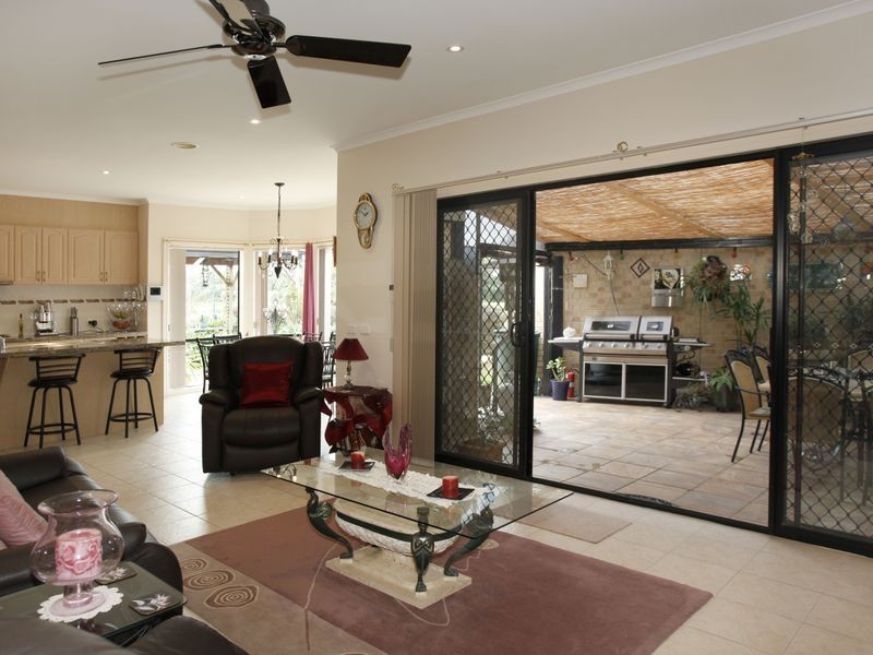 19 The Esplanade, Narre Warren South VIC 3805