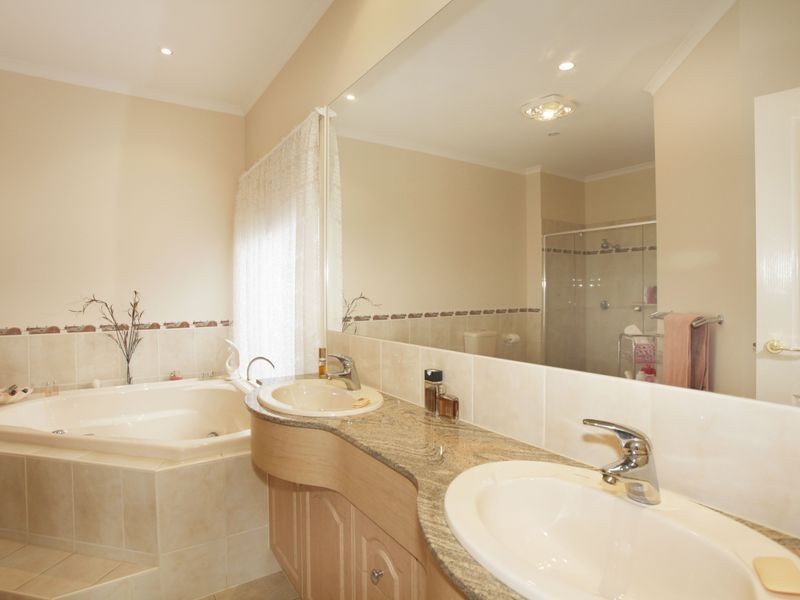 19 The Esplanade, Narre Warren South VIC 3805