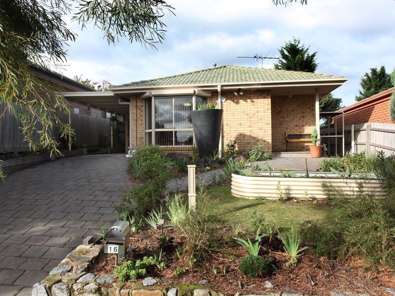 16 Mirrabook Court, Berwick VIC 3806