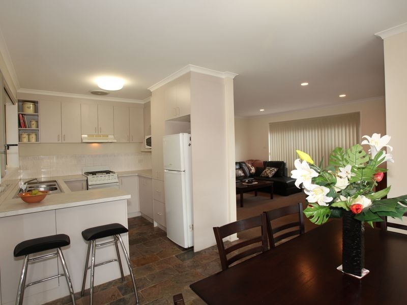 16 Mirrabook Court, Berwick VIC 3806